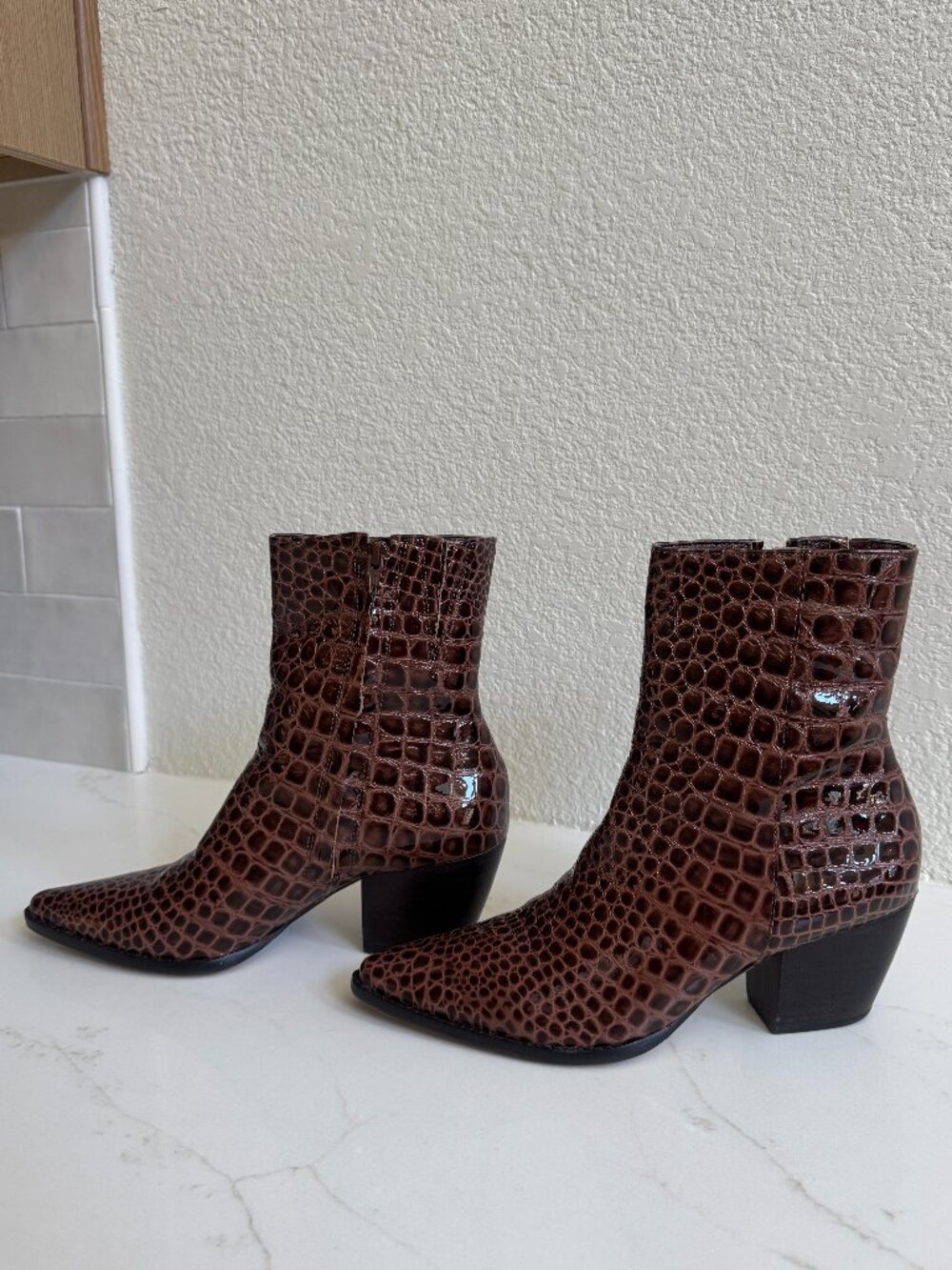 Matisse Caty Brown Croc Embossed Western Ankle Boots | Size 8.5 🤎